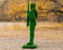 Топиари Солдат, Ружье опущено - газон Eco+Deluxe