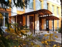 Арочный навес над входом с поликарбонатом