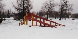 Зимняя деревянная игровая горка TORUDA Север-7 (скат 4.9 м и 7.6 м), фото 1
