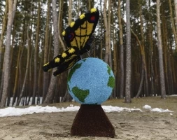 Топиари композиция бабочка Луиза на земном шаре - газон Eco, фото 5
