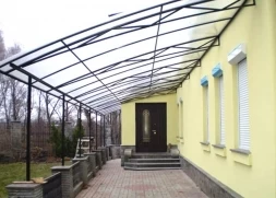 Односкатный прозрачный навес