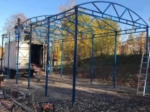 Арочный навес над тренажерной площадкой