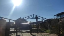 Двускатный навес для авто с металлочерепицей