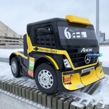 Электромобиль Mercedes-Benz Axor F Race с прицепом желтый