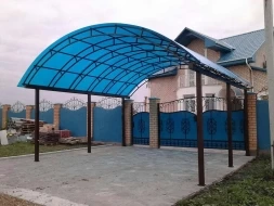 Арочный навес для машины синего цвета