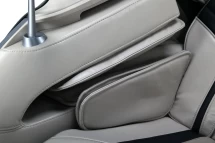 Массажное кресло с искусственным интеллектом Skyliner 3, черно-белое