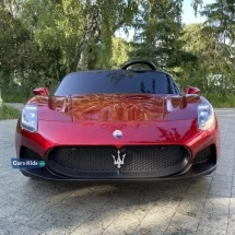 Электромобиль Maserati MC20 красный