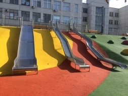 Горка из нержавейки со скатом типа желоб