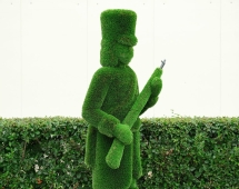 Топиари Гусар, Прицеливается - газон Deluxe