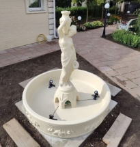 Фонтан Флоренция и девушка с кувшинами