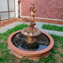 Фонтан Королевский и Девушка с кувшинами