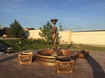 Фонтан Королевский с русалками и вазонами
