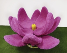 Топиари Лотос с бутоном- газон Eco Топиари Лотос с бутоном- газон Eco