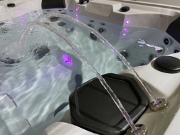 Уличный джакузи с подогревом Jazzi Pool 329A1 Capri, фото 4 Уличный джакузи с подогревом Jazzi Pool 329A1 Capri, фото 4