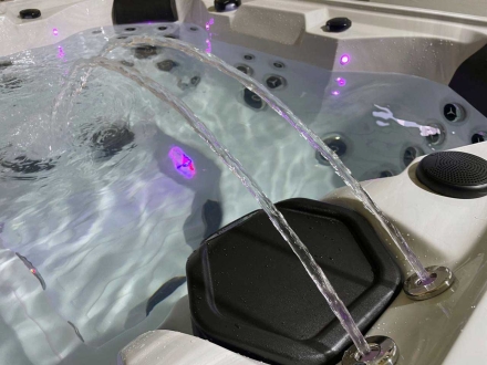 Уличный джакузи с подогревом Jazzi Pool 329A1 Capri, фото 4