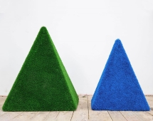 Топиари композиция Пирамиды, синияя и зеленая - газон Eco Топиари композиция Пирамиды, синияя и зеленая - газон Eco