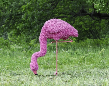 Топиари Фламинго розовый шея прямая, на водопое - газон Eco, фото 4