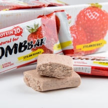 Протеиновый батончик Bombbar 60 гр, Клубника, шт.