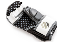 (UFC PRO Перчатки для спарринга серые S/M)