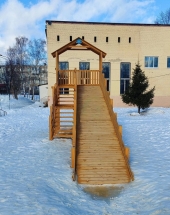 Зимняя горка Snow Fox Домик (скат 10 м)