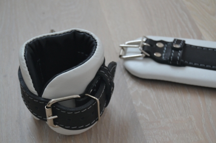 Манжеты овальные детские со смещённым кольцом на кожаном ремне (пара), фото 2